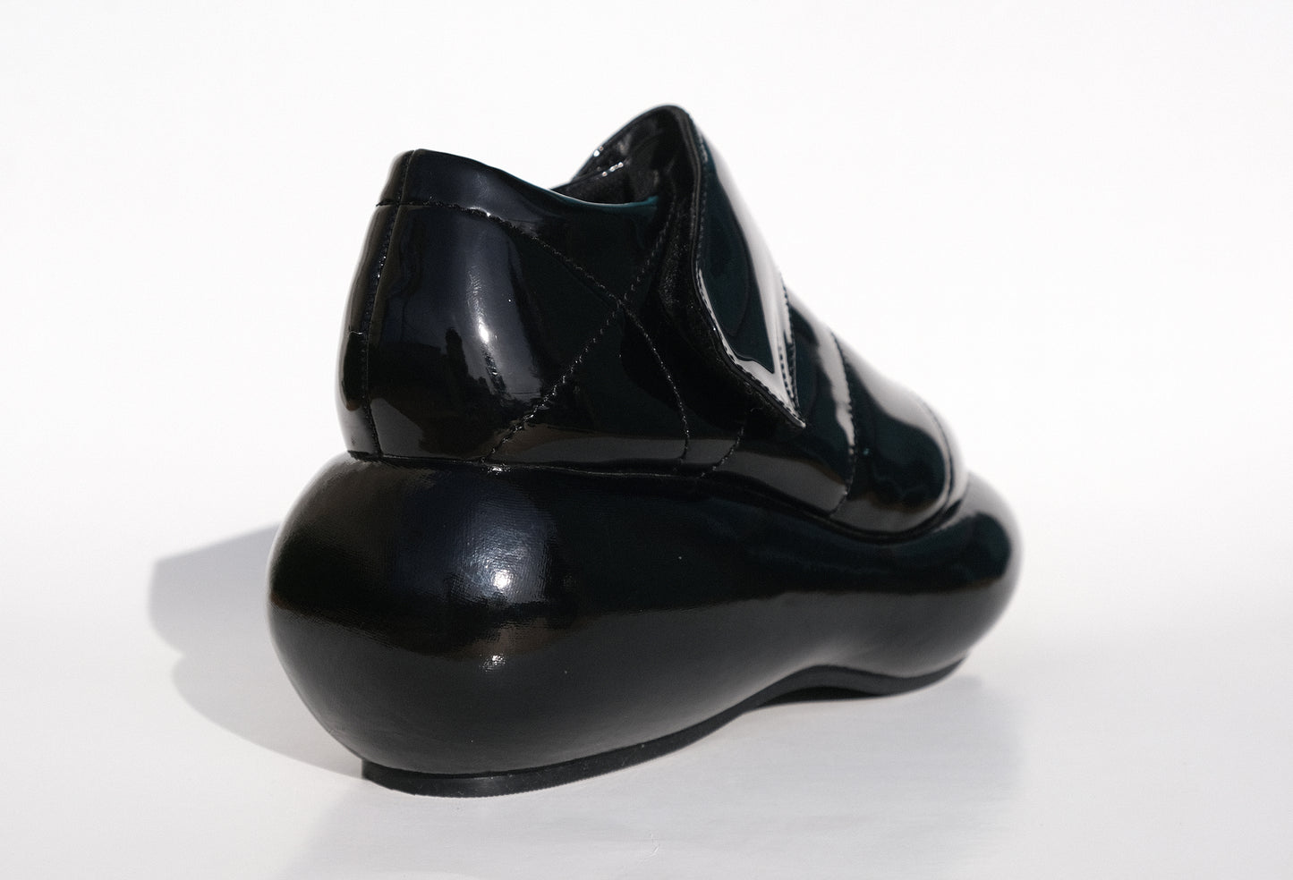 IIIM • GLOSS • BLACK