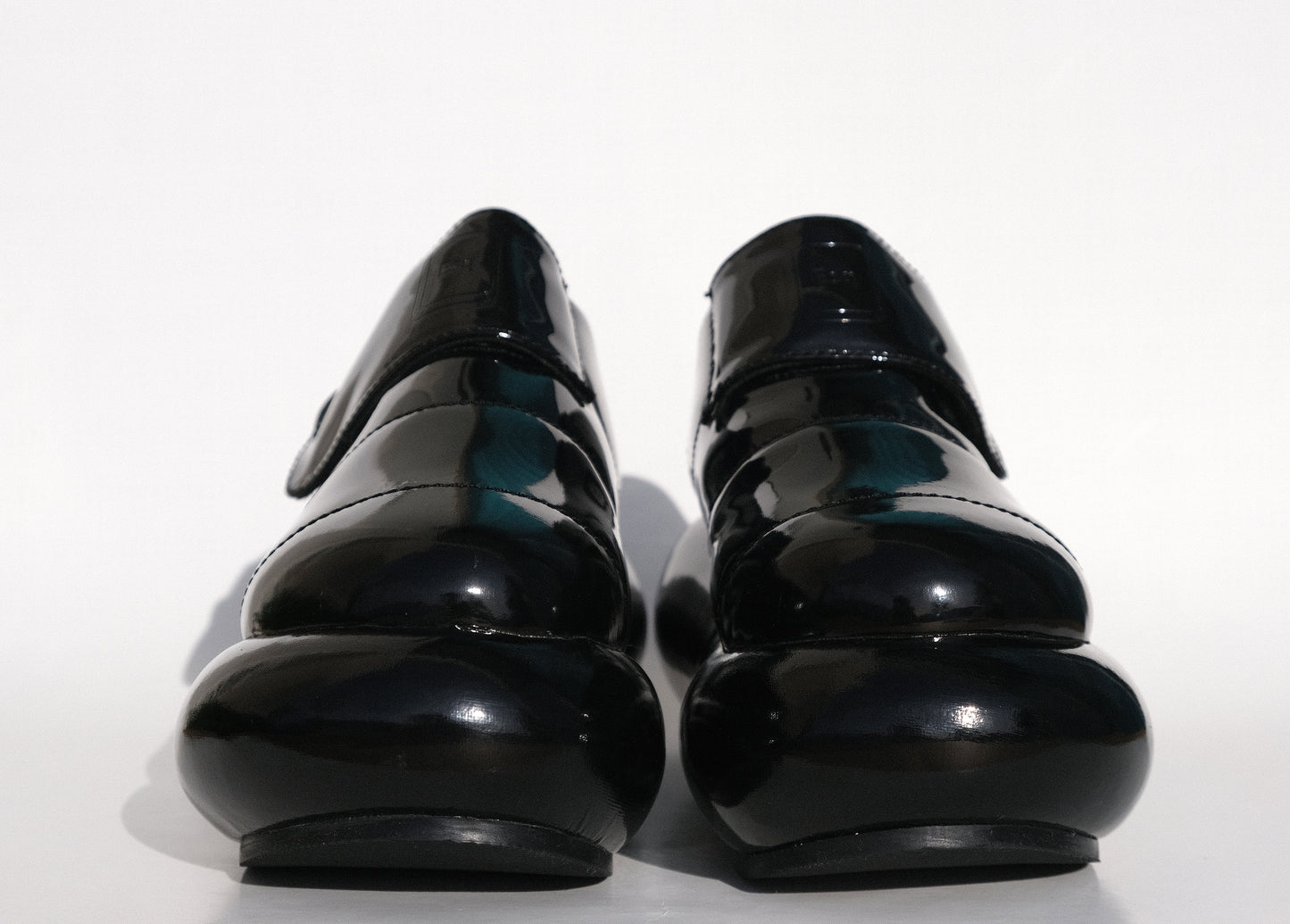 IIIM • GLOSS • BLACK