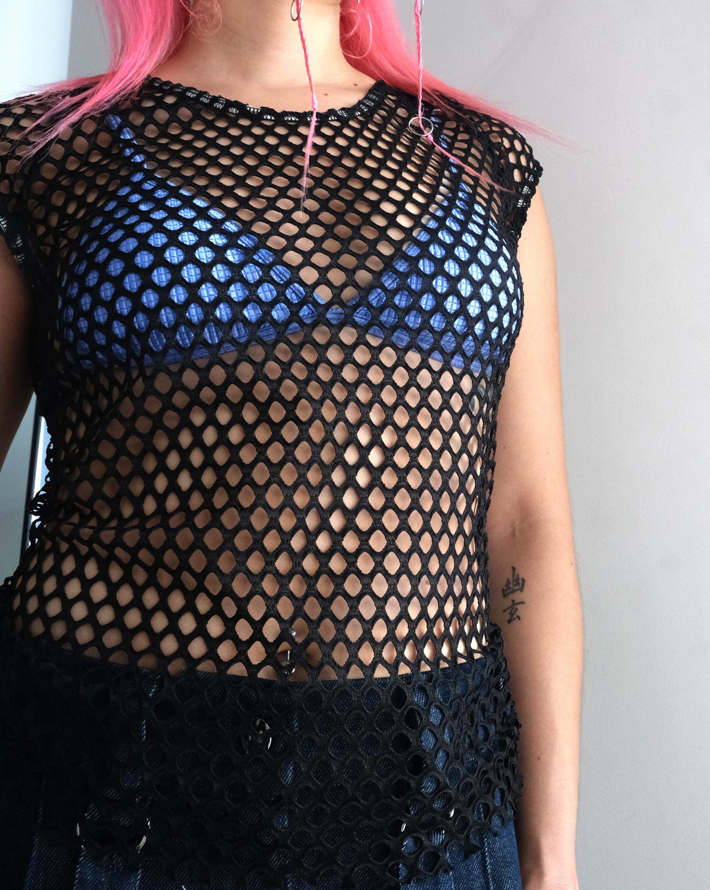 T  ‣ MESH ‣ black