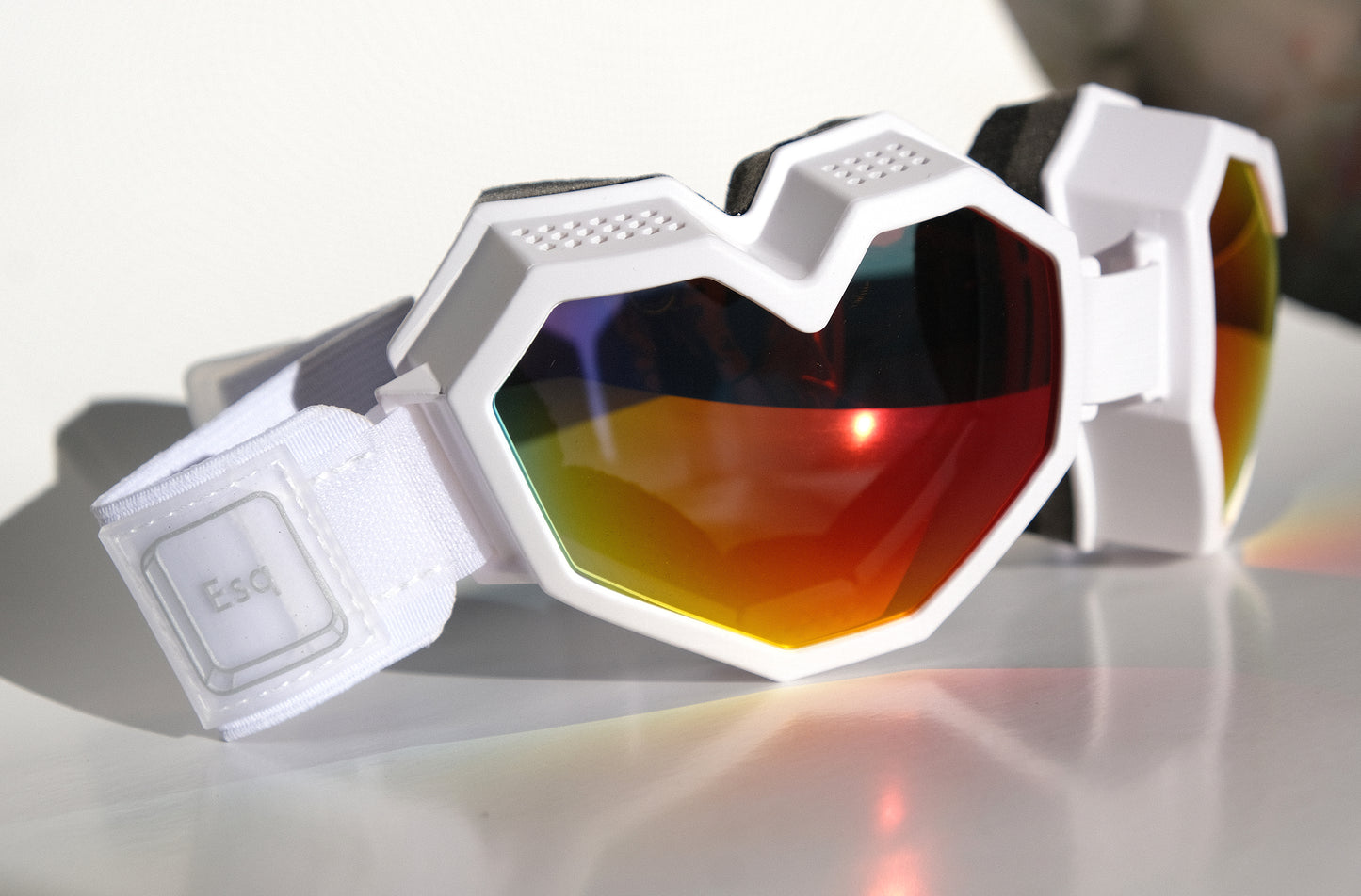 ESQAPE GOGGLES™ WHiTE ᴀʟʟ ᴡᴇᴀᴛʜᴇʀ