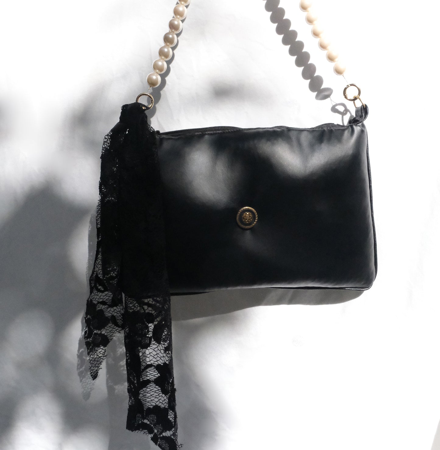 Pillow Whisper ~ Black  {ᴄʟᴜᴛᴄʜ}