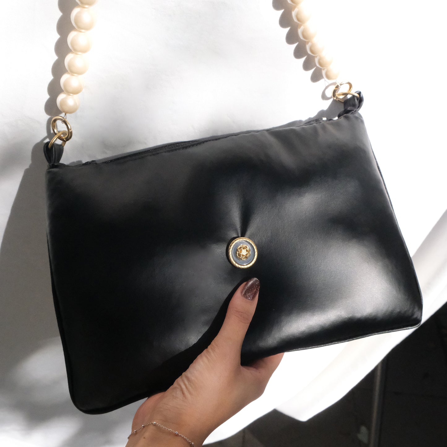 Pillow Whisper ~ Black  {ᴄʟᴜᴛᴄʜ}