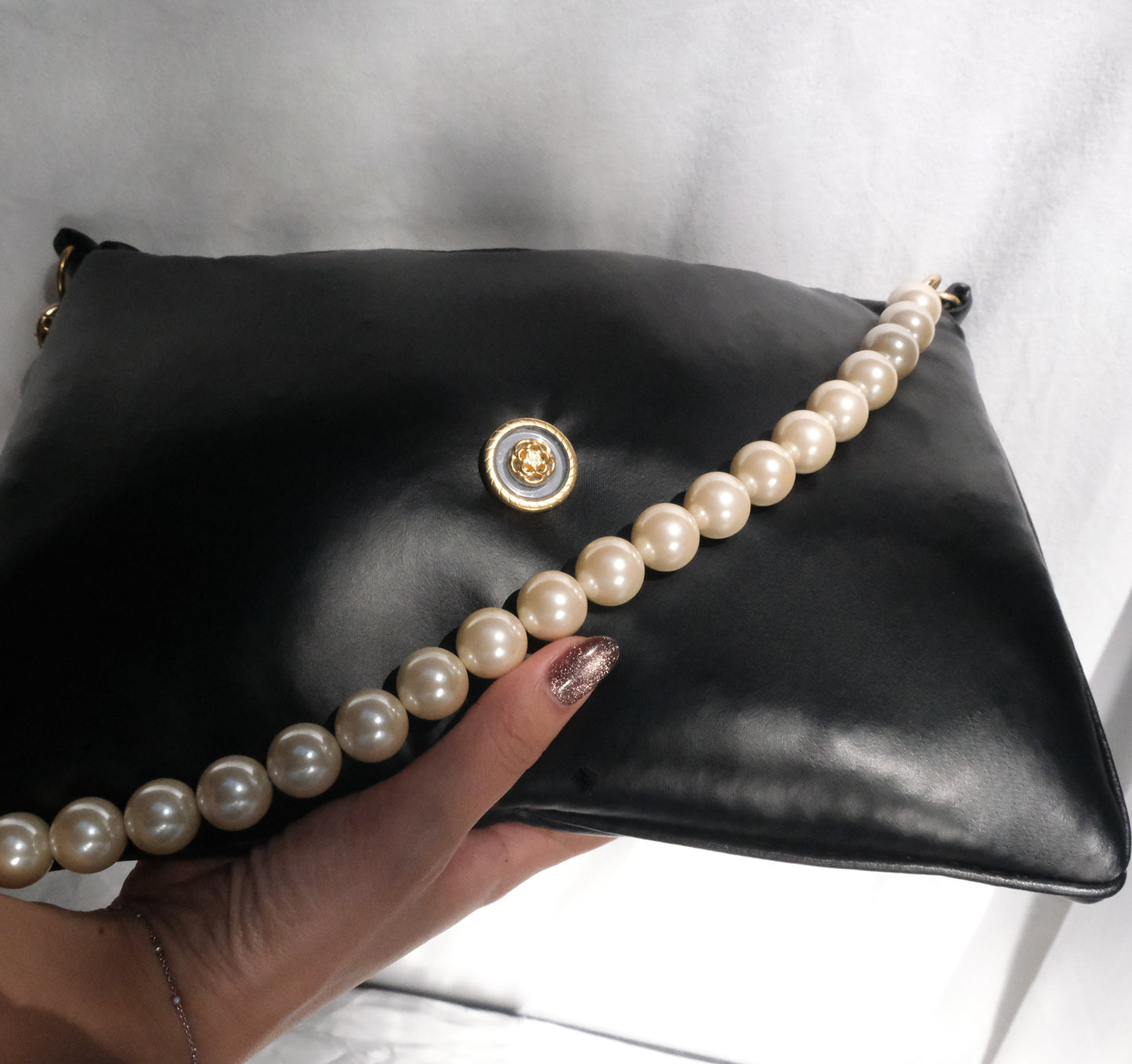 Pillow Whisper ~ Black  {ᴄʟᴜᴛᴄʜ}