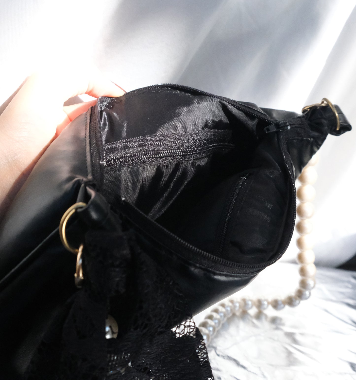 Pillow Whisper ~ Black  {ᴄʟᴜᴛᴄʜ}