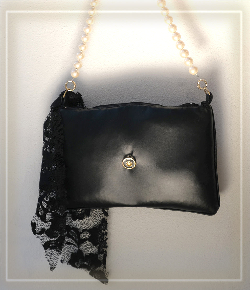 Pillow Whisper ~ Black  {ᴄʟᴜᴛᴄʜ}