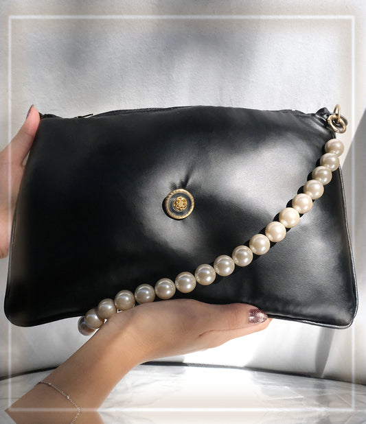 Pillow Whisper ~ Black  {ᴄʟᴜᴛᴄʜ}