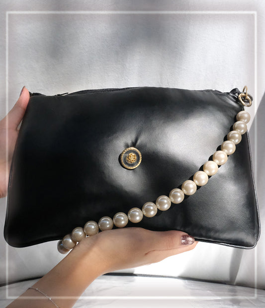 Pillow Whisper ~ Black  {ᴄʟᴜᴛᴄʜ}