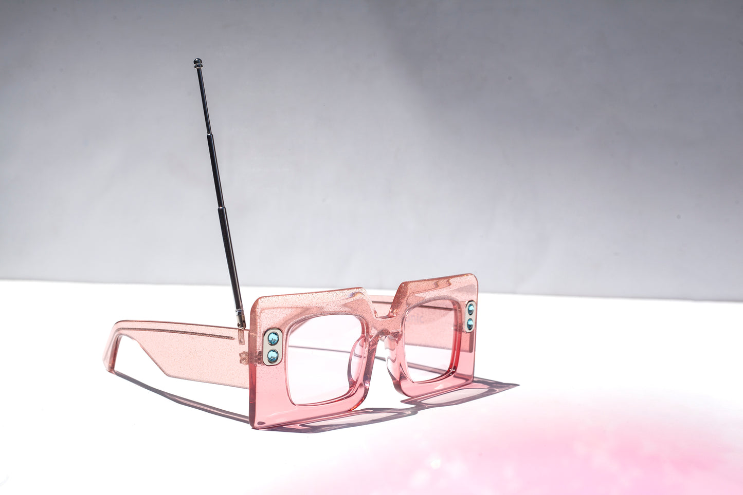 iiiCONiC TV - PiNK