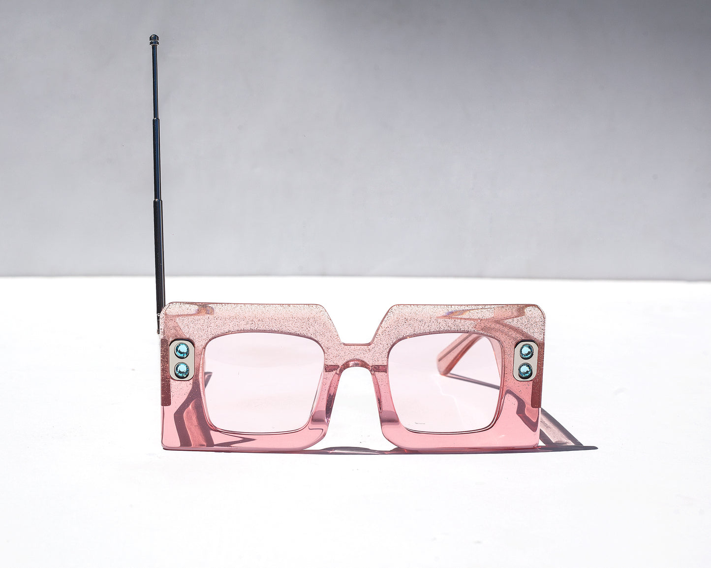 iiiCONiC TV - PiNK